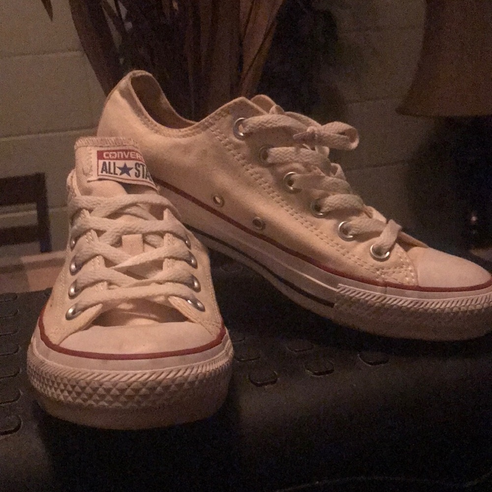 Size 8 women Converse..antique white
